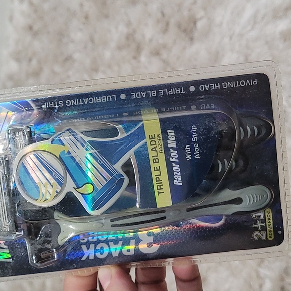 New Ultra Max Razor 3 pack razors - Picture 4 of 4